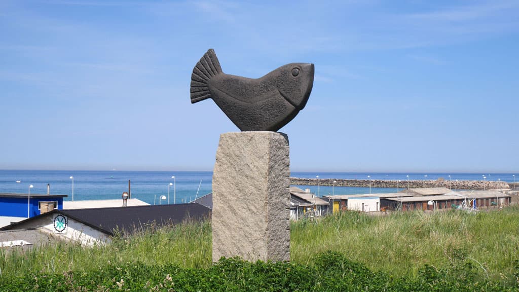 "Glad Fisk" Skulptur